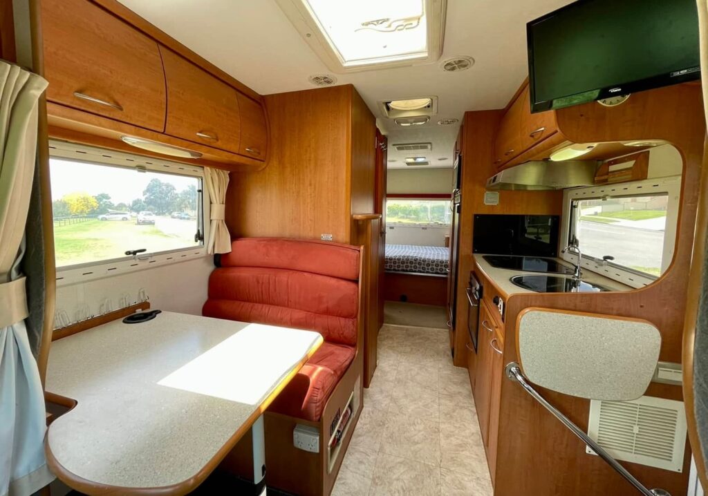 2007 Winnebago Freewind B2412