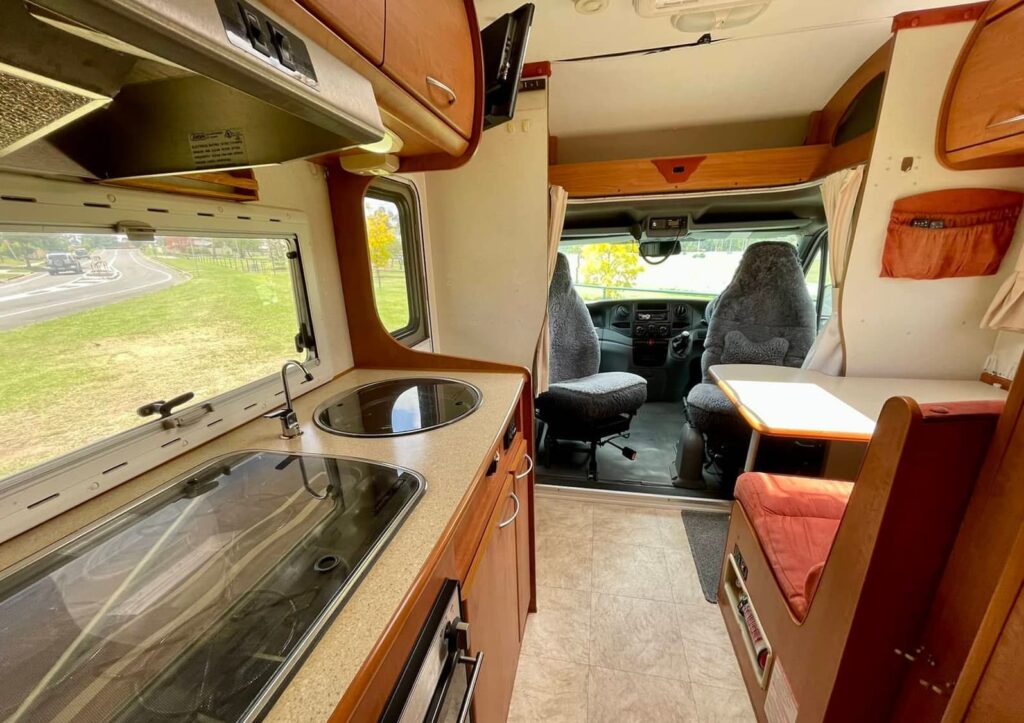 2007 Winnebago Freewind B2412