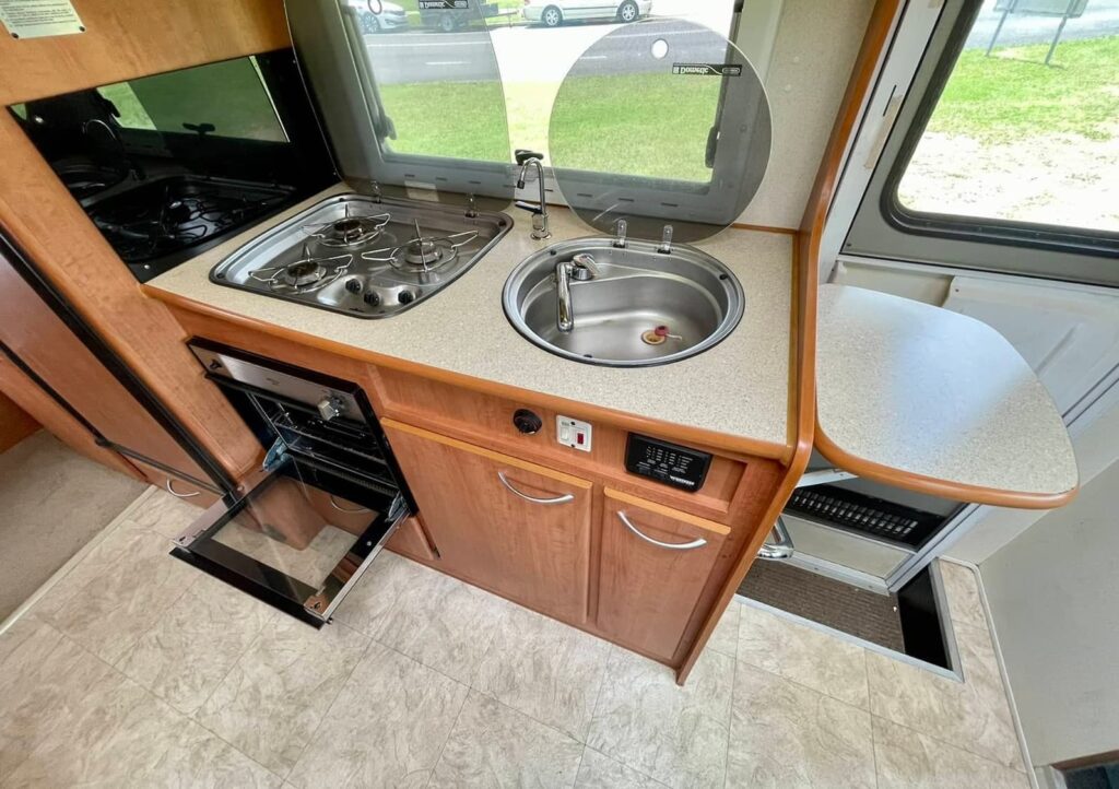 2007 Winnebago Freewind B2412